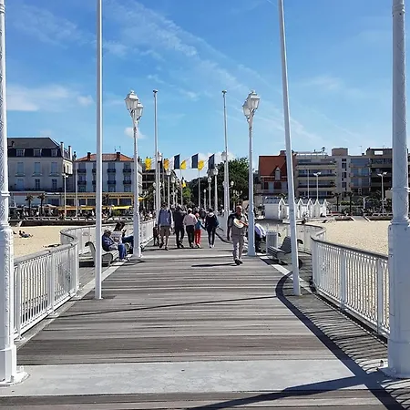 6 Pers Avec Terrasse 80 M², Hyper Centre, A 50m, 296 Bd De La Plage, Apartment