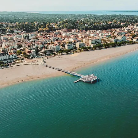 6 Pers Avec Terrasse 80 M², Hyper Centre, A 50m, 296 Bd De La Plage, Appartement *